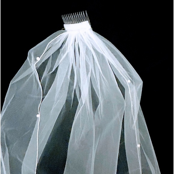 💕A Bridal Wedding Veil in white. Single Tier with Pearls on the edge. - Picture 1 of 8